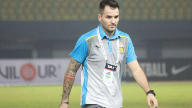 Pelatih Bhayangkara FC, Simon McMenemy