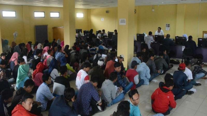 Antrean pencari kerja di Dinas Ketenagakerjaan Kabupaten Tangerang