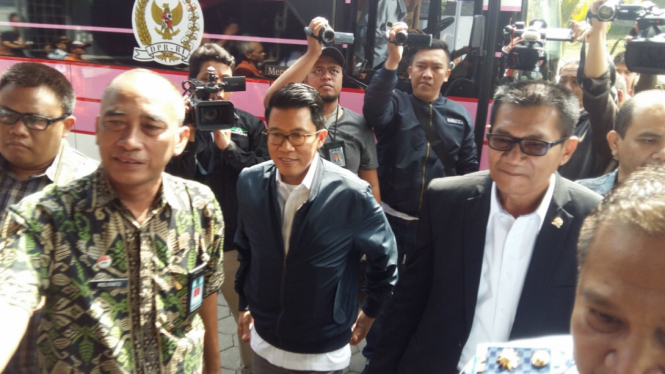Tim Pansus DPR atas Hak Angket KPK pimpinan Agun Gunandjar Sudarsa mengunjungi Lapas Klas 1 Sukamiskin.