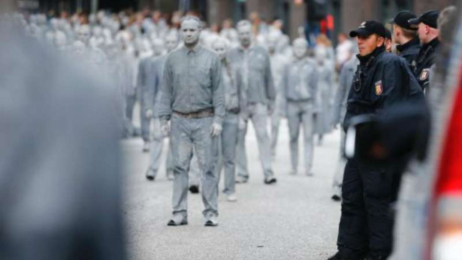 Protes pertemuan G20 di Hamburg ala zombie