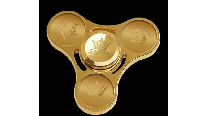 Fidget spinner terbuat dari emas.
