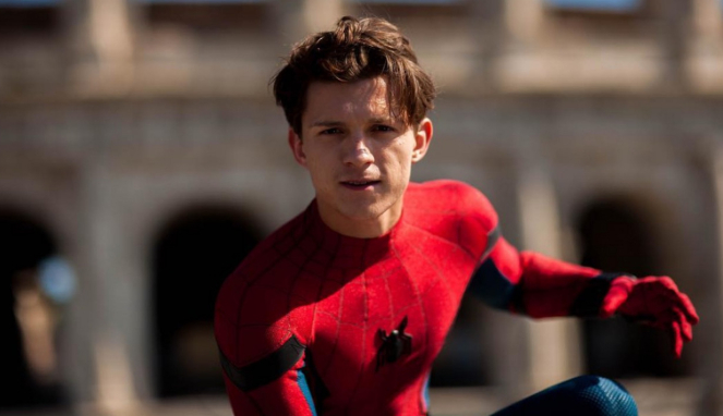 Tom Holland sebagai Spider-Man
