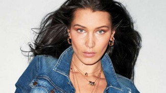 Bukan Victoria's Secret, Bella Hadid Sebut Rihanna Bikin Dirinya Seksi
