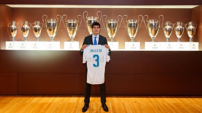 Bek Real Madrid, Jesus Vallejo, diperkenalkan ke publik.