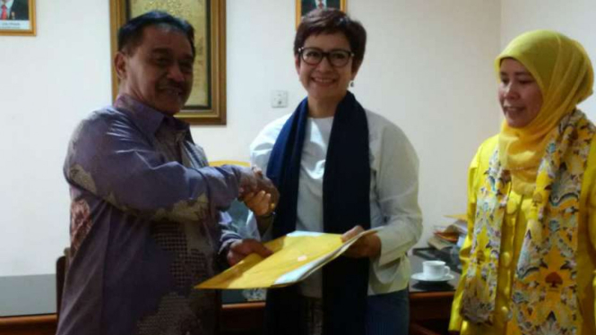 Nurul Arifin serahkan berkas pendaftaran bakal calon dalam Pilwakot Kota Bandung