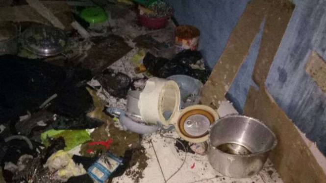 Bom panci meledak di rumah kontrakan di Kampung  Kubang Bereum, Bandung.