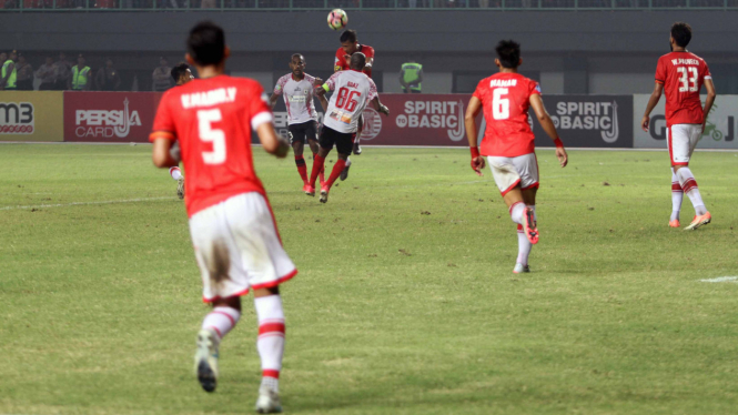 Persija Berjuang Keras Tahan Imbang Persipura 1-1