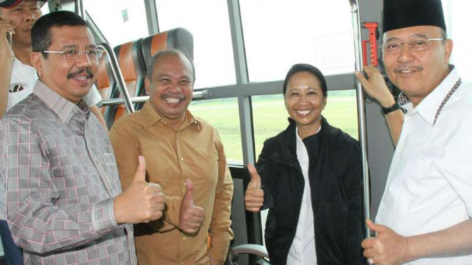 Menteri BUMN, ?Rini Soemarno usai meninjau proyek Tol Medan-Binjai.
