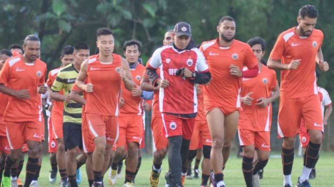 Para pemain Persija Jakarta dalam sesi latihan