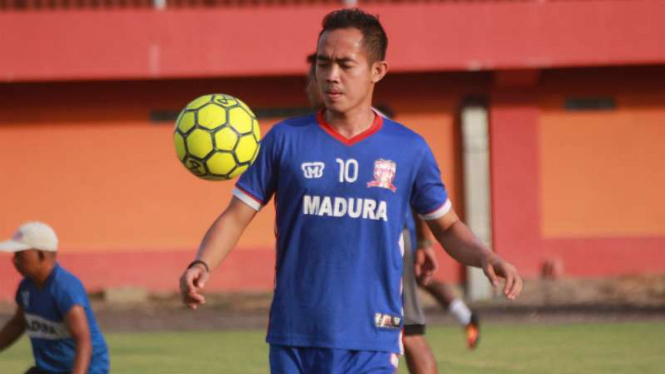 Gelandang Madura United, Slamet Nurcahyono