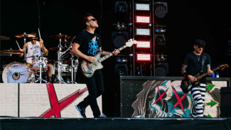 Blink 182 Eksplorasi Habis-habisan di Album Terbaru