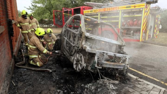 Mobil listrik yang hangus terbakar di Inggris.