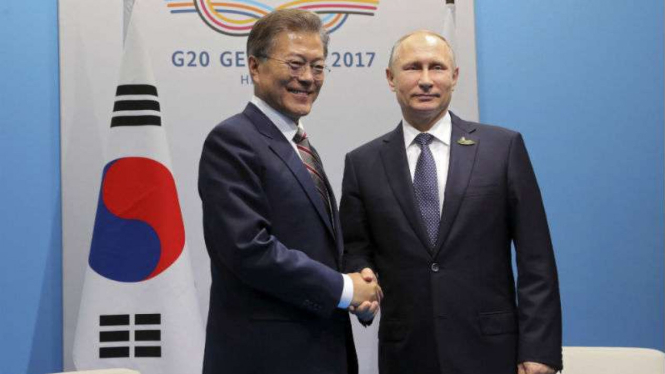 Presiden Korsel Moon Jae-in  dan Presiden Vladimir Putin