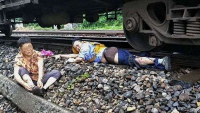 Aksi heroik kondektur kereta api selamatkan orang 