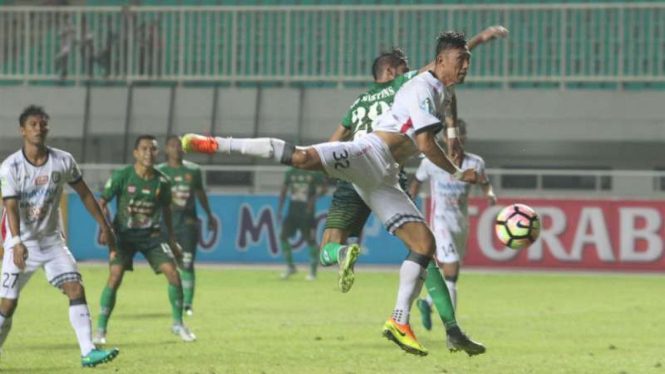 Ilustrasi duel PS Tira versus Bali United