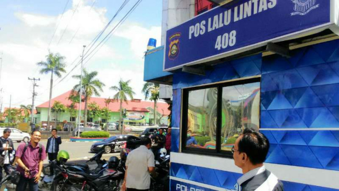 Pos Polisi Lalu Lintas 408 di Simpang Charitas, Jalan Jenderal Sudirman, Kota Palembang, Sumatera Selatan, ditembak orang tak dikenal pada Selasa, 11 Juli 2017.