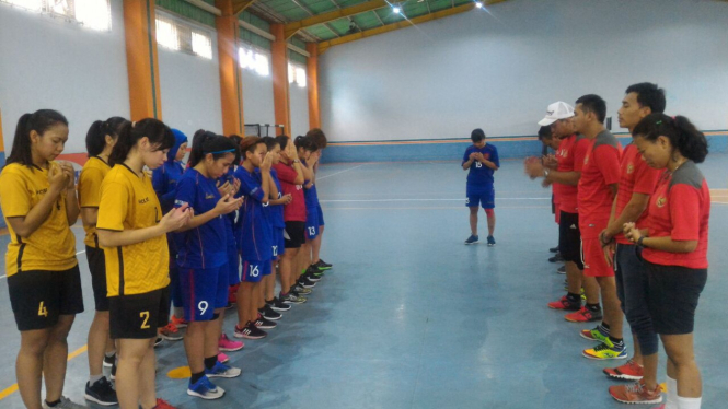 Timnas futsal putri Indonesia saat berlatih.