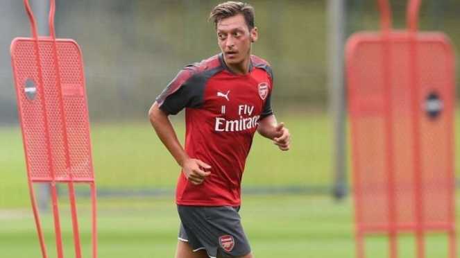 Gelandang Arsenal, Mesut Oezil