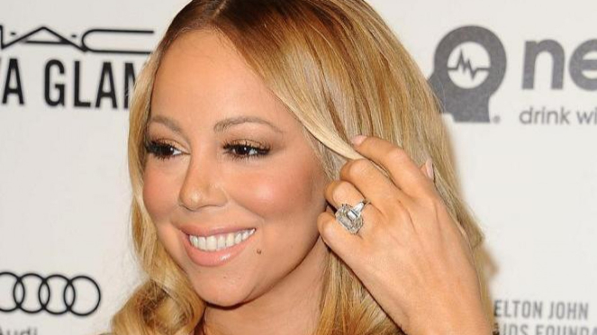 Cincin tunangan Mariah Carey.