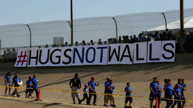 Kritik pembangunan tembok di perbatasan Meksiko-Amerika Serikat