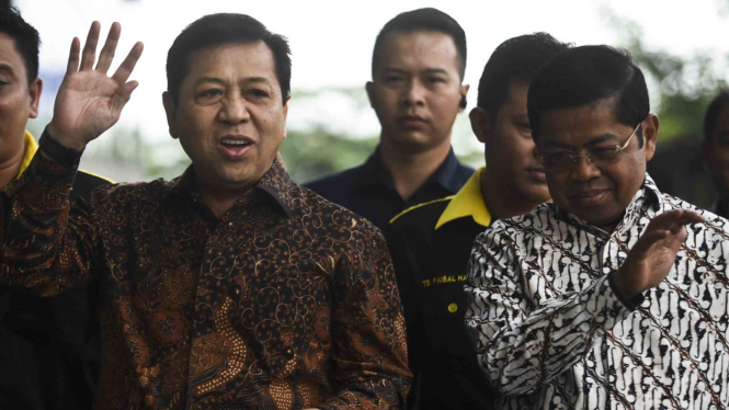 Mantan Ketua DPR Setya Novanto (kiri).