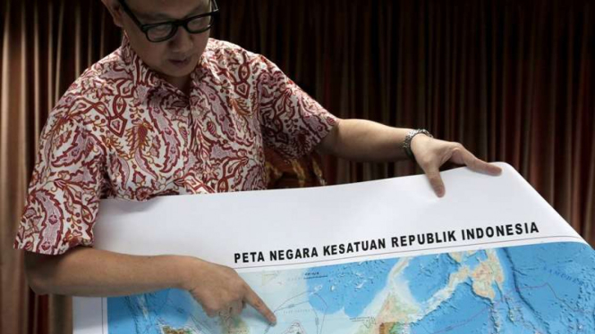 Deputi Menko Maritim Arif Havas Oegroseno peta Indonesia Laut Natuna 