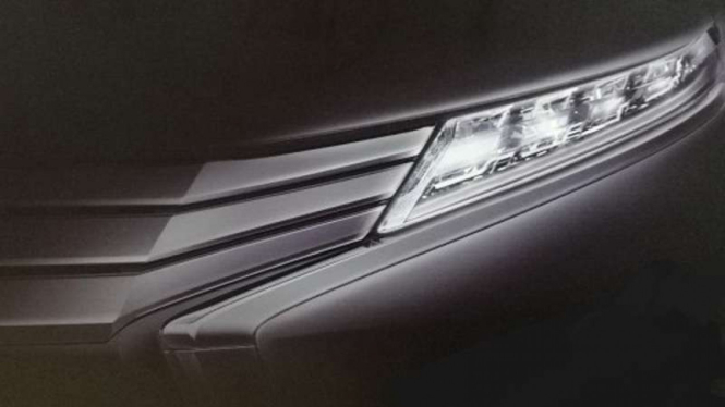 Teaser lampu depan Mitsubishi Expander.