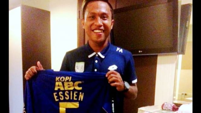 Winger Persela Lamongan, Fahmi Al Ayyubi dapatkan Jersey Michael Essien.