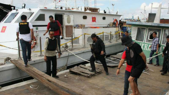 Kapal bernama Wanderlust ditangkap aparat Bea dan Cukai Batam, Kepulauan Riau, pada Sabtu dini hari, 15 Juli 2017.