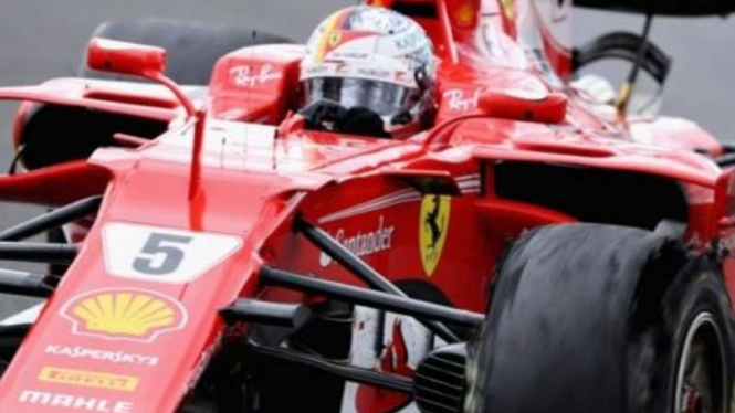 Ferrari saat pecah ban di GP Inggirs.