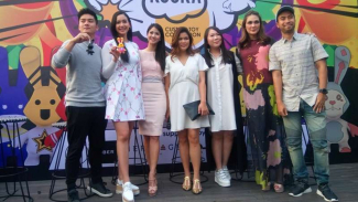 10 Seleb Pamer Aksi Mewarnai Boneka Kelinci, Untuk Apa?