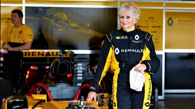 Wanita pengemudi mobil F1 tertua di dunia, Rosemary Smith.