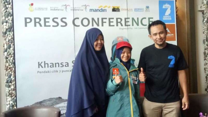 Khansa penakluk 7 puncak gunung tertinggi Indonesia