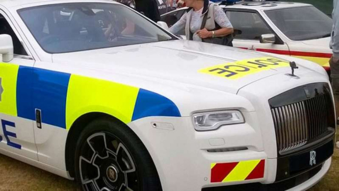 Rolls Royce yang digunakan jadi armada kepolisian di Inggris.