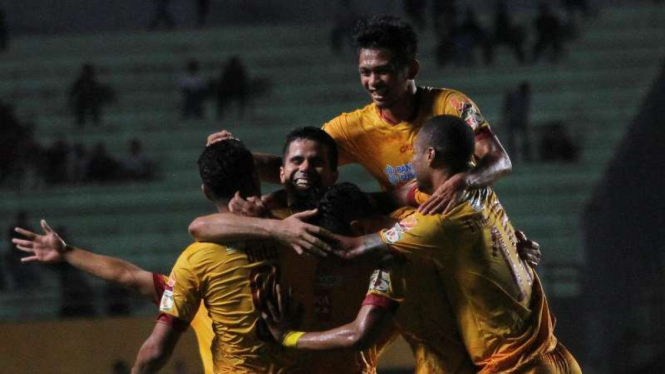 Pemain Sriwijaya FC melakukan selebrasi gol