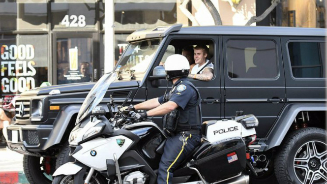 Tak pakai sabuk pengaman, Justin Bieber hampir berurusan dengan polisi