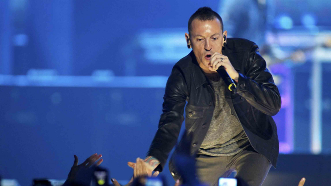 Kenangan Chester Bennington saat Tampil Bersama Linkin Park