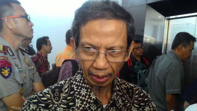 Staf ahli Kementerian Kelautan dan Perikanan, Ahmad Purnomo, Universitas Airlangga Surabaya, Jawa Timur, pada Jumat, 21 Juli 2017.