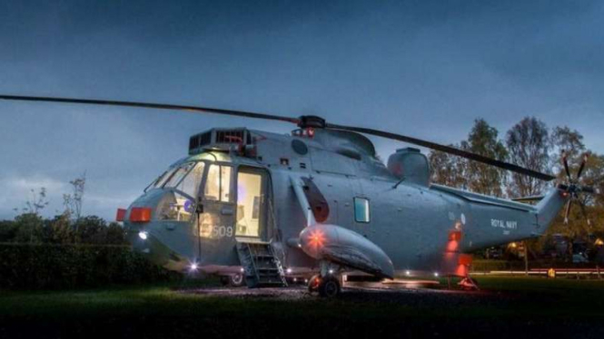 Royal Navy ZA127 Sea King Helicopter yang diubah jadi hotel