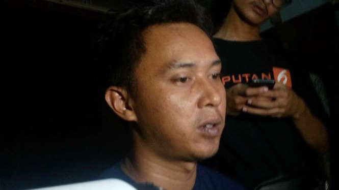 Suhartanto, warga Depok, Jawa Barat, tersangka pembunuh istrinya, saat diperiksa di kantor polisi pada Kamis, 21 Juli 2017.