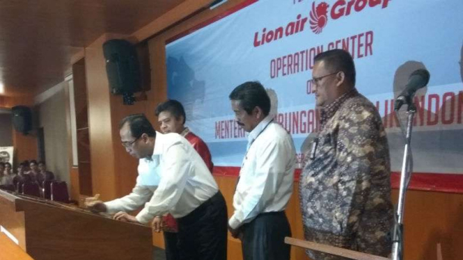 Menteri Perhubungan Budi Karya Sumadi meresmikan Lion Air Group Operation Center di Tangerang, Banten, pada Jumat, 21 Juli 2017.