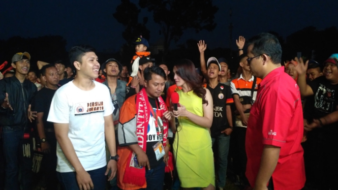 Jakmania nonton bareng bersama Iflix dan tvOne