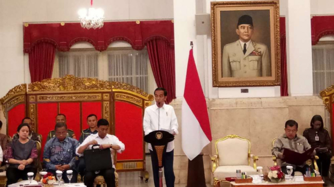 Presiden Jokowi dalam Rapat Kabinet Paripurna, di Istana Negara, Jakarta.