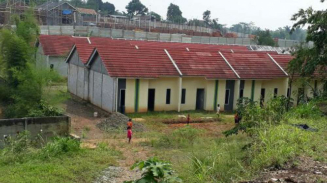 Proyek mangkrak sejumlah rumah di Bumi Berlian Serpong.