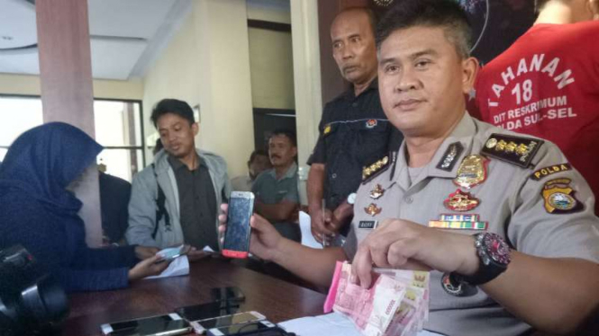 Kabid Humas Polda Sulawesi Selatan Komisaris Besar Polisi Dicky Sondani 