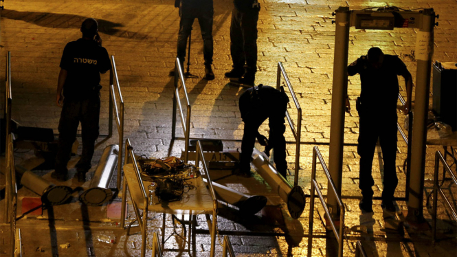 Israel bongkar metal detector di pintu masuk Al Aqsa