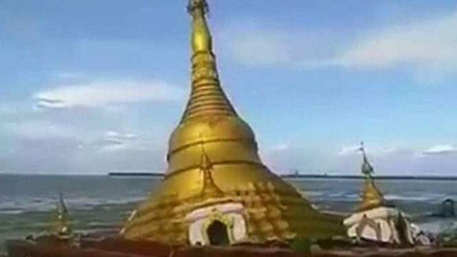 Pagoda di Myanmar tenggelam.