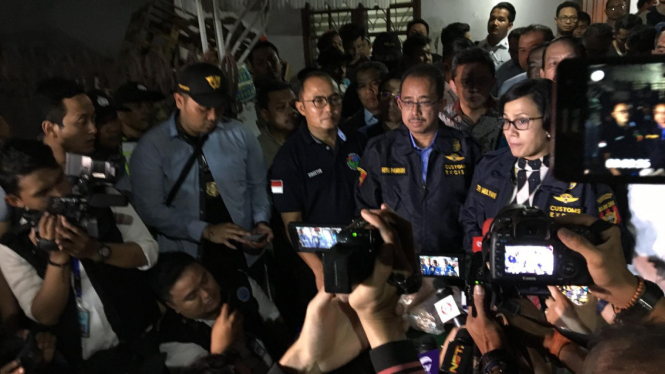 Menteri Keuangan Sri Mulyani di gudang sabu 300 kg di Muara Karang, Rabu malam, 26 Juli 2017.