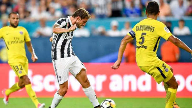 Gelandang Juventus, Claudio Marchisio (kostum hitam-putih)