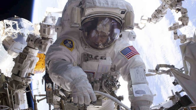 Aktivitas astronaut di Stasiun Antariksa Internasional (ISS).